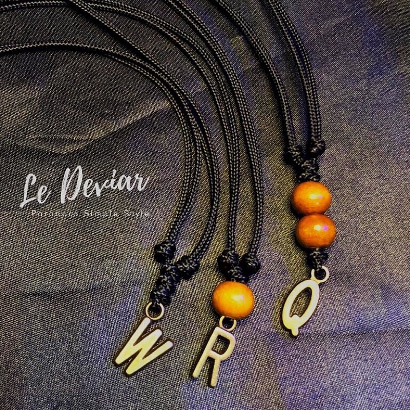 Kalung paracord dengan Bandul inisial huruf