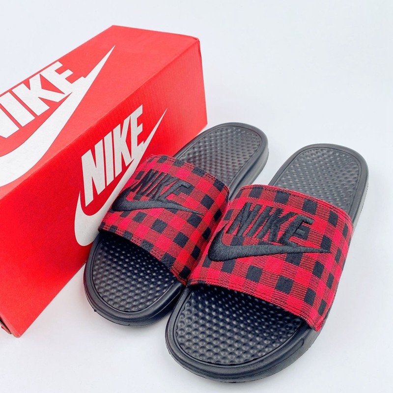 nike benassi slipper