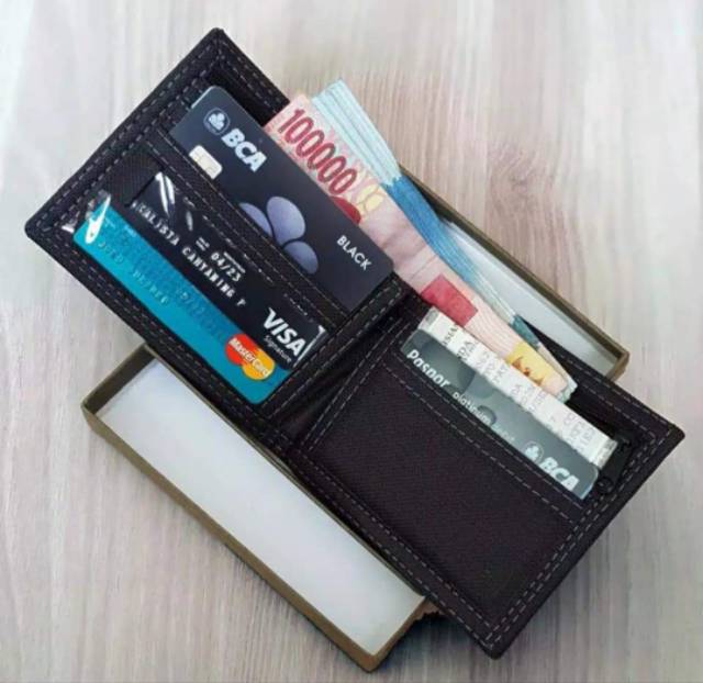 Dompet lipat live's hitam