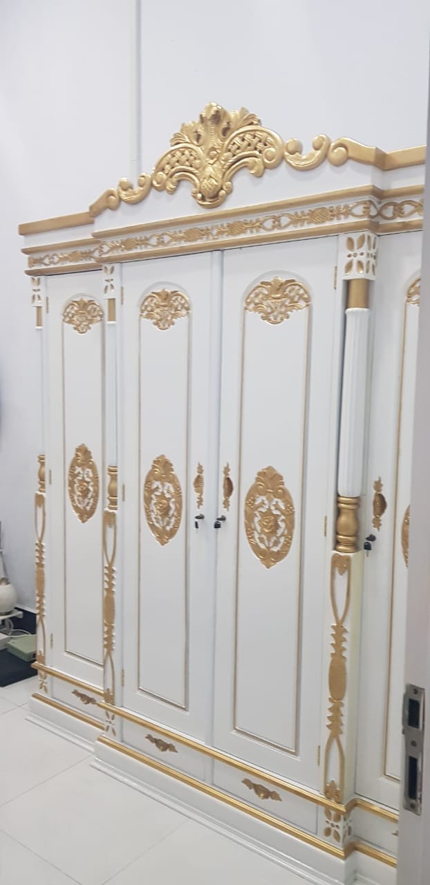 Almari Pakaian Manohara Kayu Jati Model Ukir Jepara