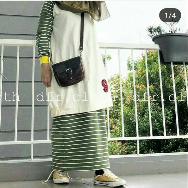 Abaya Two Line Maroon by DfR. Cloth Preloved Size S dan abaya rompi size L