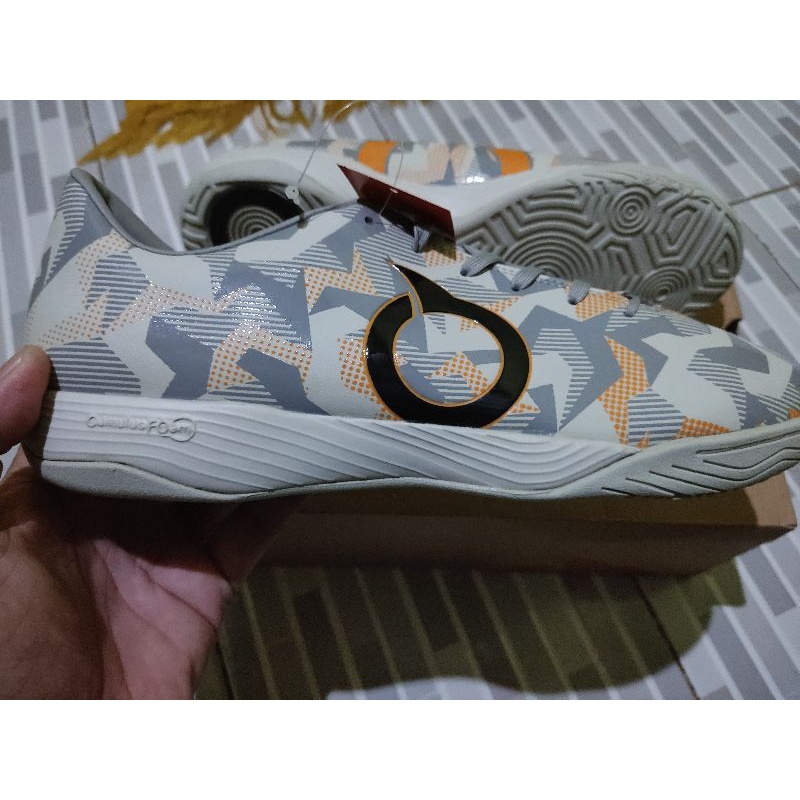 sepatu futsal ortus jogosala STORM BREAKER