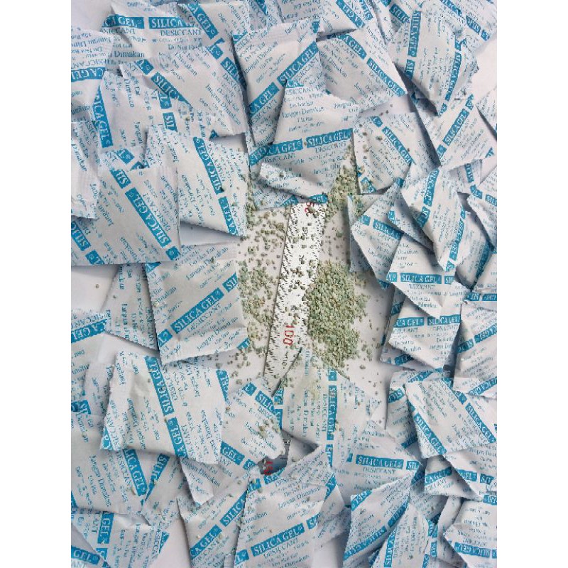 

silica gel natural food grade untuk makanan steril 1 gr