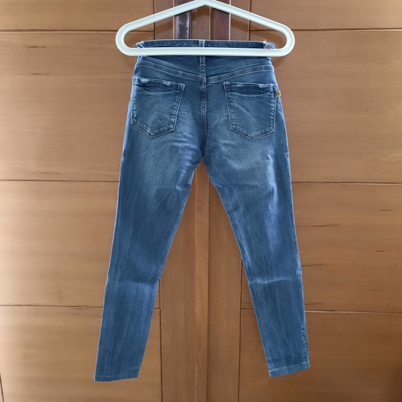 Celana Panjang C2 - Ripped - Refined Denim Ultra Slim Wanita - size M - Preloved