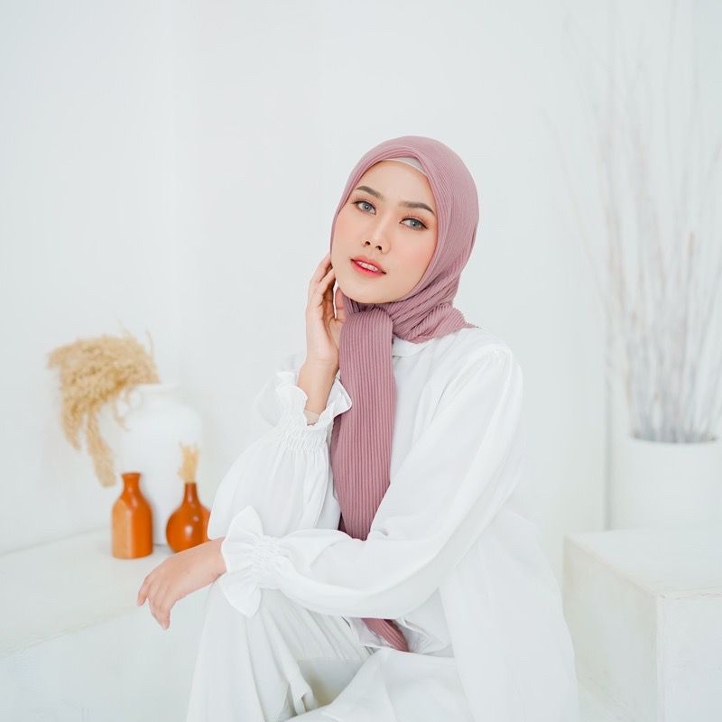 HIJAB SEGIEMPAT PLISKET / BELLA SQUARE PLISKET / BELLA PLISKET LIDI PREMIUM TANPA LIPATAN TENGAH