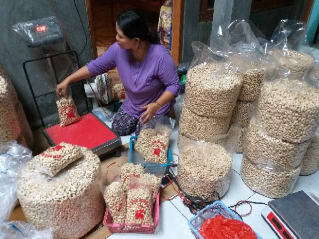 500gr SUPER kacang Mede Mete Cashew Mentah oleh2 khas wonogiri termurah SOLO tangan pertama