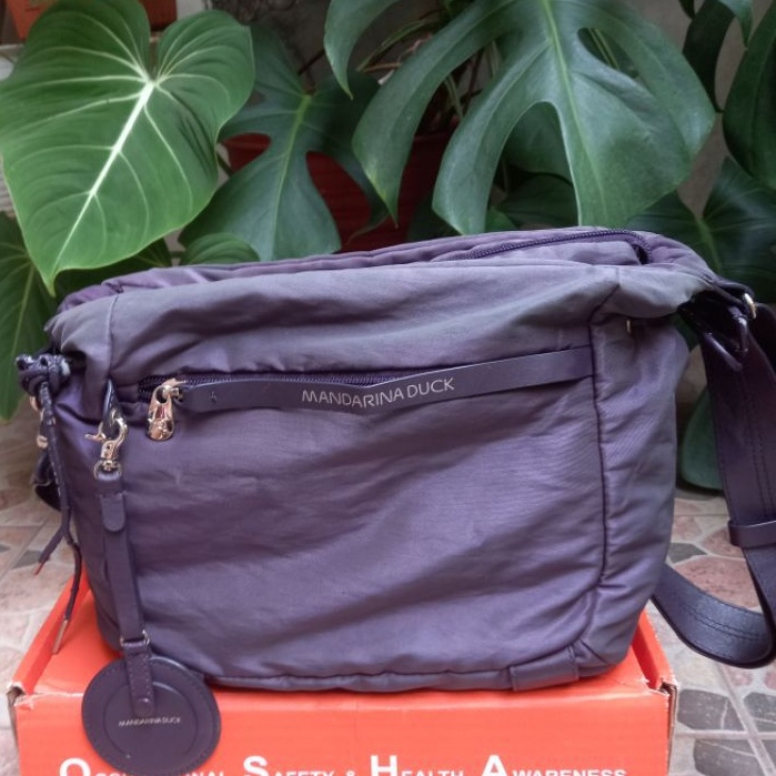 Preloved Tas selempang / sling nilon Mandarina Duck