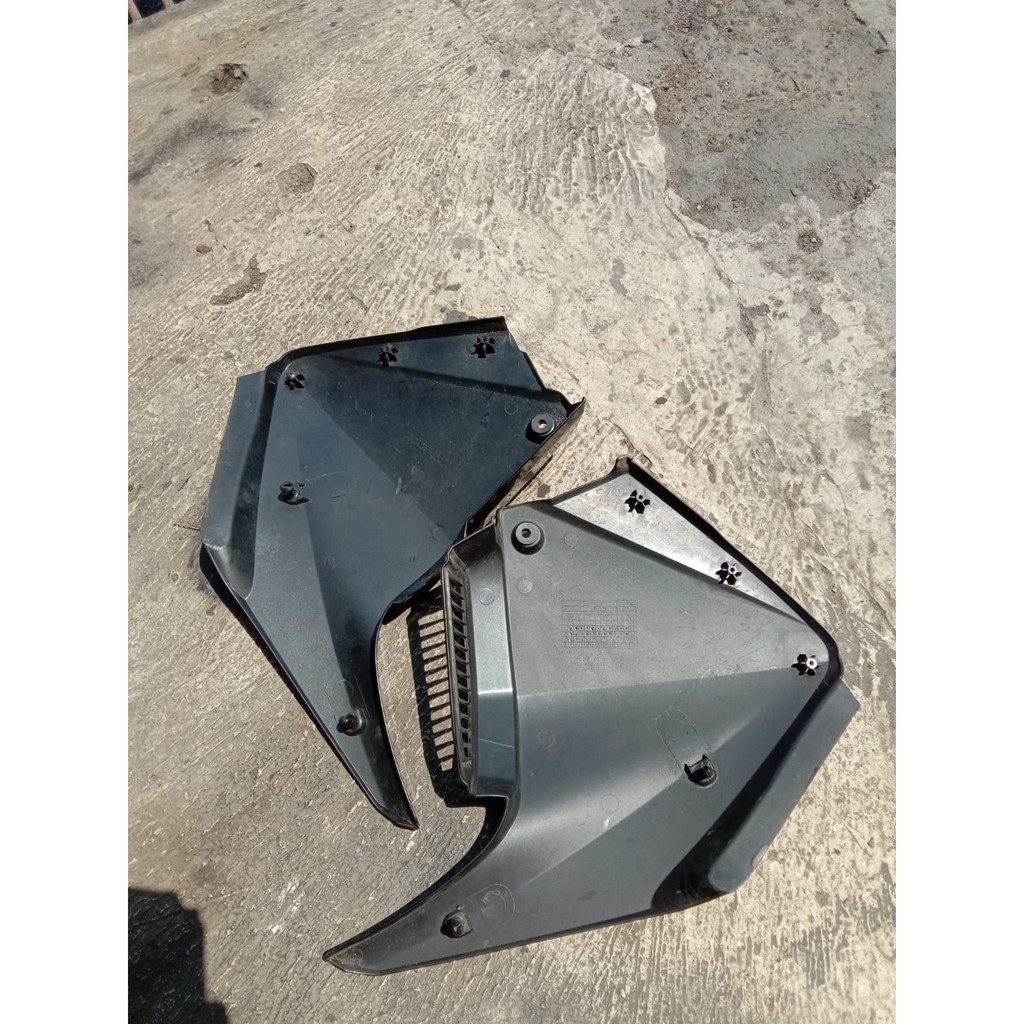 Cover tutup aki accu sambungan body Honda Megapro new monoshock ori