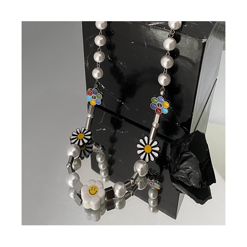 Daisy Flower Pearl Stitching Necklace Accessories Hip Hop Personality Clavicle Chain