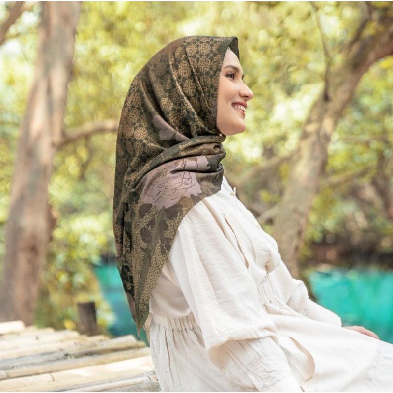 dayana scarf by heaven lights