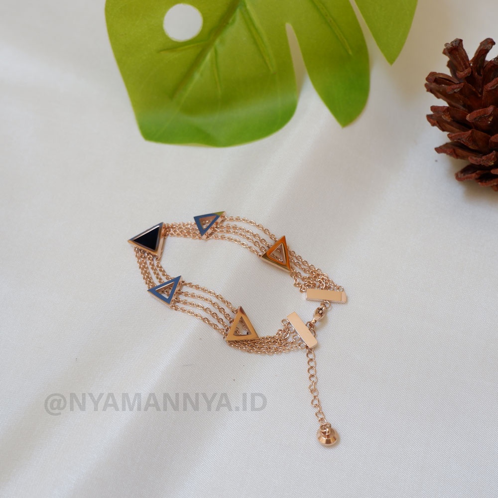 Nyamannya - Gelang Tangan Stainless Wanita Bracelet Titanium Triangle