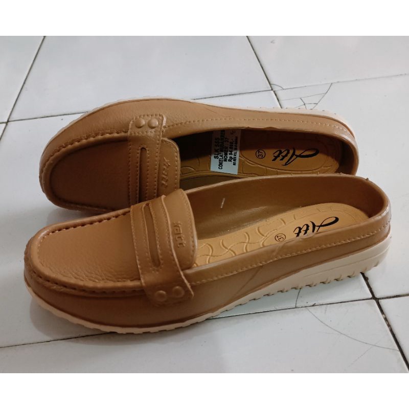 Sandal selop wanita/Sandal karet