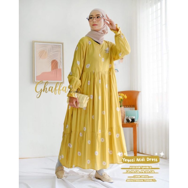 Yeyozi midi dress motif bunga matahari by ghaffa the label