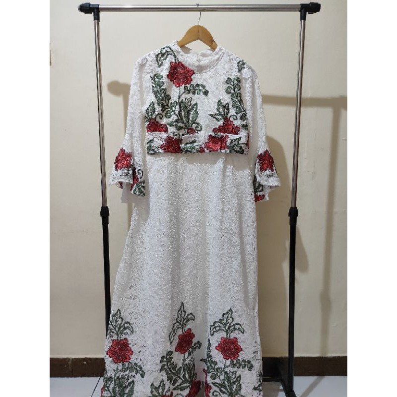 Gaun Brukat Putih Baju Muslim Wanita
