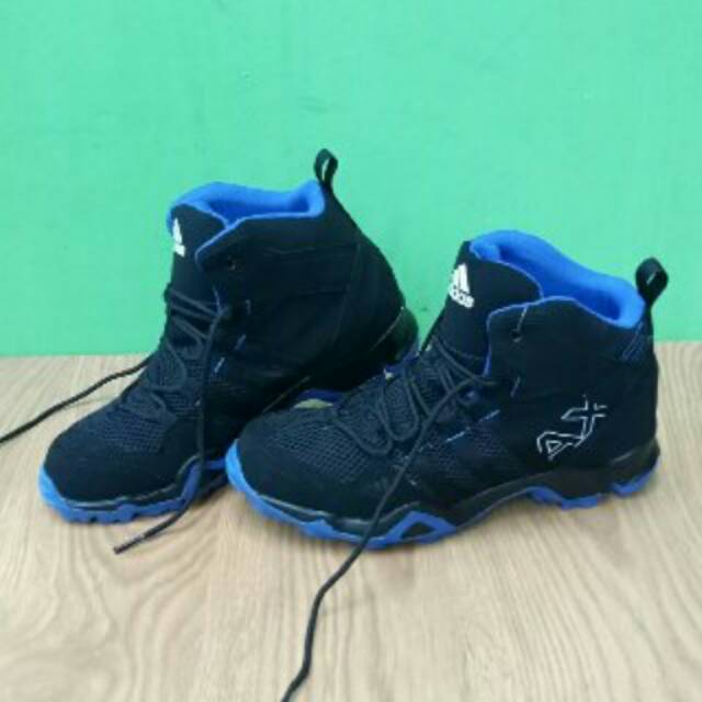 Sepatu Adidas Ax2