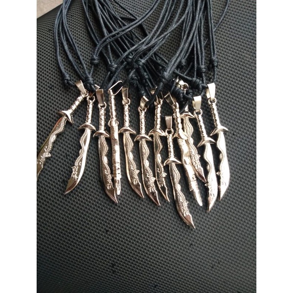 liontin pedang naga