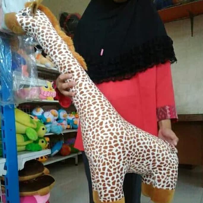 BONEKA JERAPAH BESAR