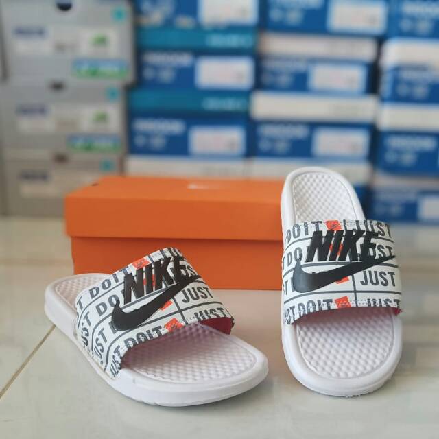 SANDAL Nike Benasi