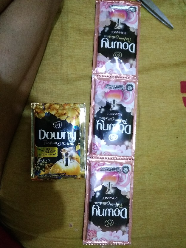 Downy Pelembut Dan Pewangi Pakaian Konsentrat 20ml