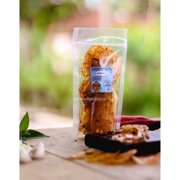 

Keripik Kaca Size (Size Pouch 12x20.) Dengan Tambahan Daun Jeruk dan Bubuk Bawang Putih.