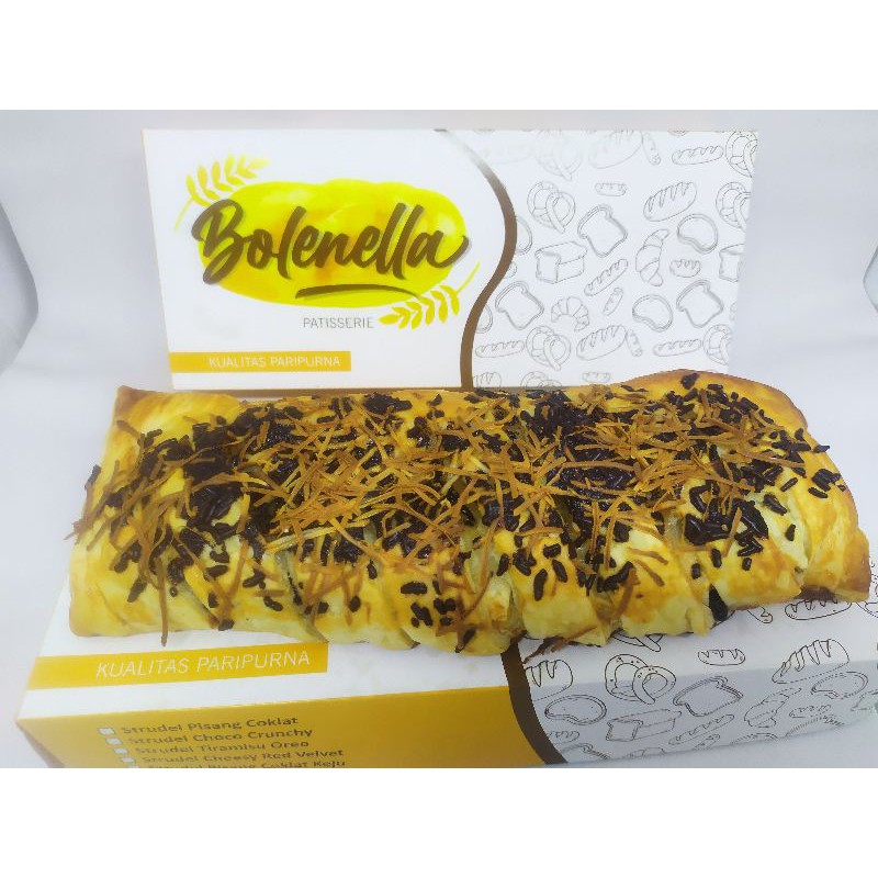 

Strudel Pisang Coklat Keju - pastry dengan pisang coklat lumer meleh dan keju parut melimpah