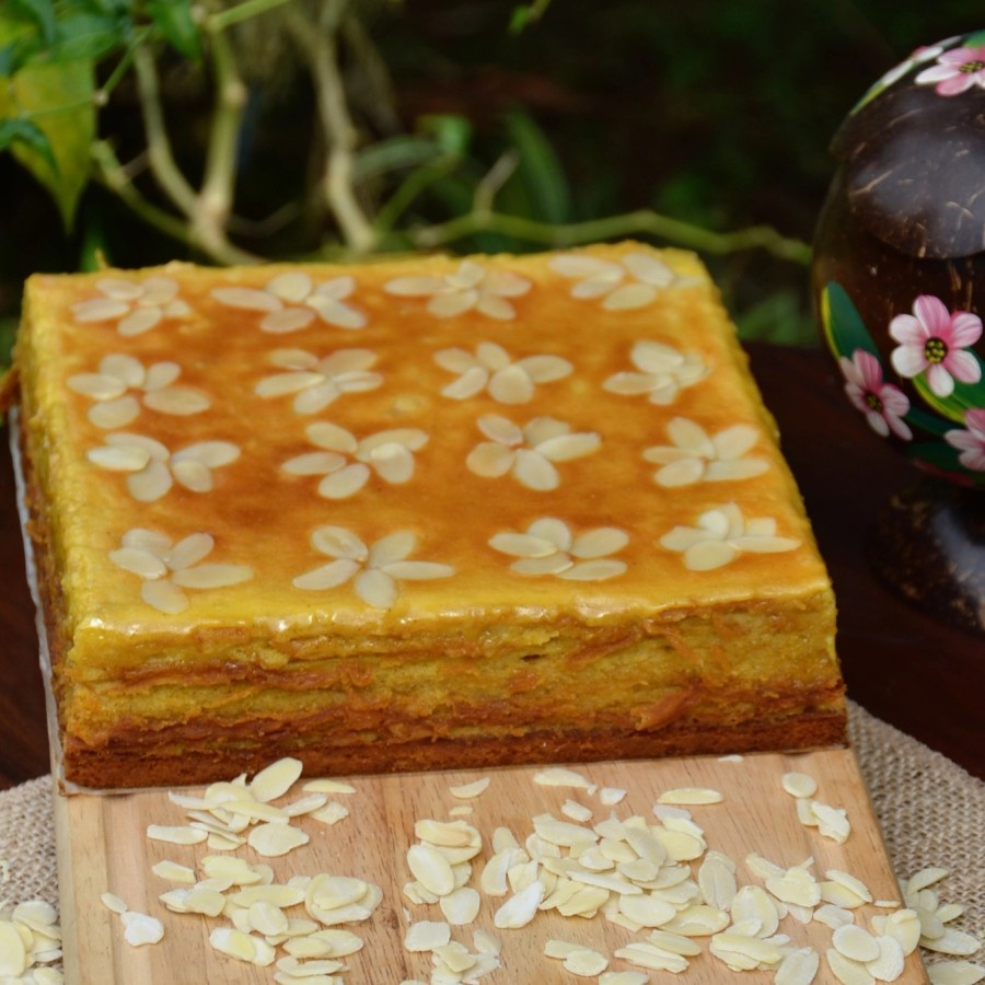 

Lapis Legit Premium Almond Size Large (Softbox)