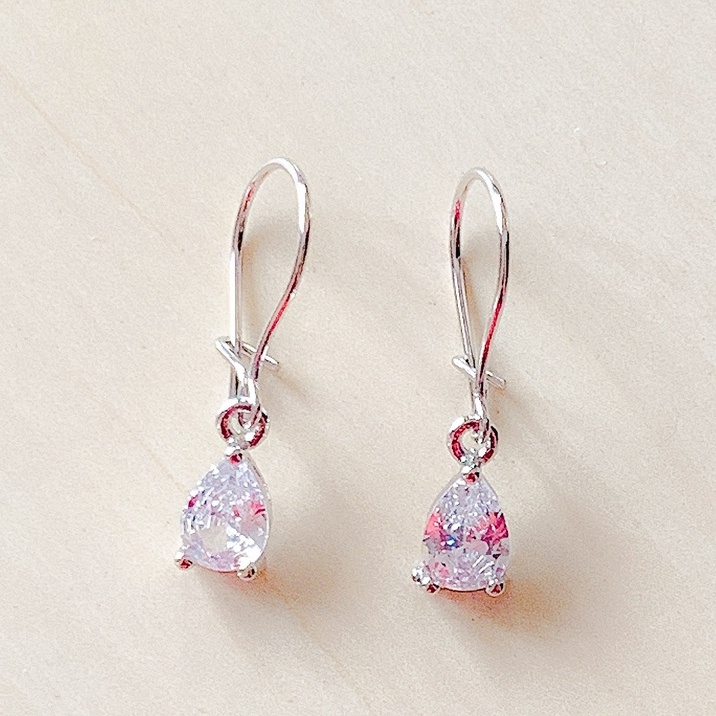 Anting Wanita Model Cubic Kristal Zirconia Silver