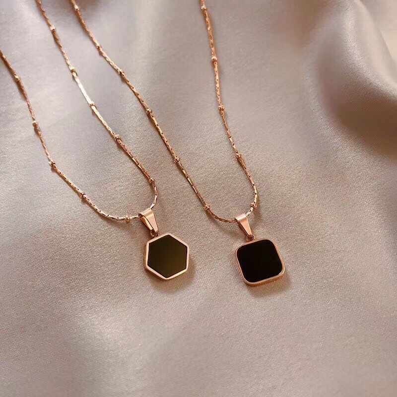 [ Bayar Ditempat ] Kalung Titanium Rose Gold Anti Karat Liontin Clover Kotak Hitam / Kalung Korea Style Terbaru / COD