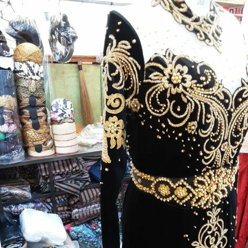 Kebaya Pengantin Bludru Tile Ekor