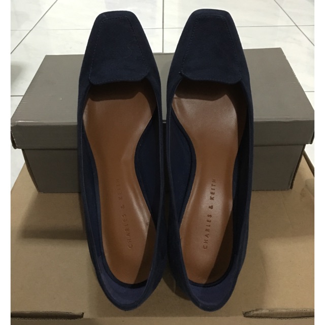 

New Charles & Keith in original box, excellent condition!