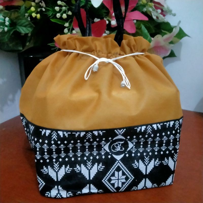 

TAS BERKAT TAS HAJATAN KOTAK NASI 22 22 WAJIK COKLAT