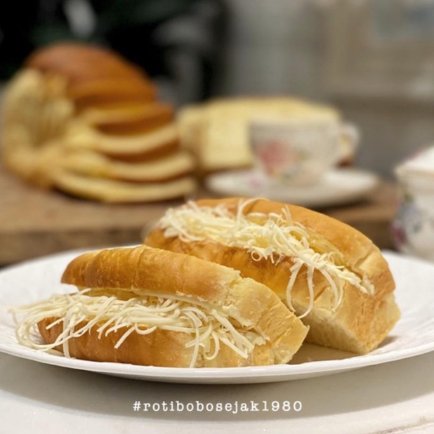 

Roti Sisir Jadoel Isi - 7 pcs in 1 Box