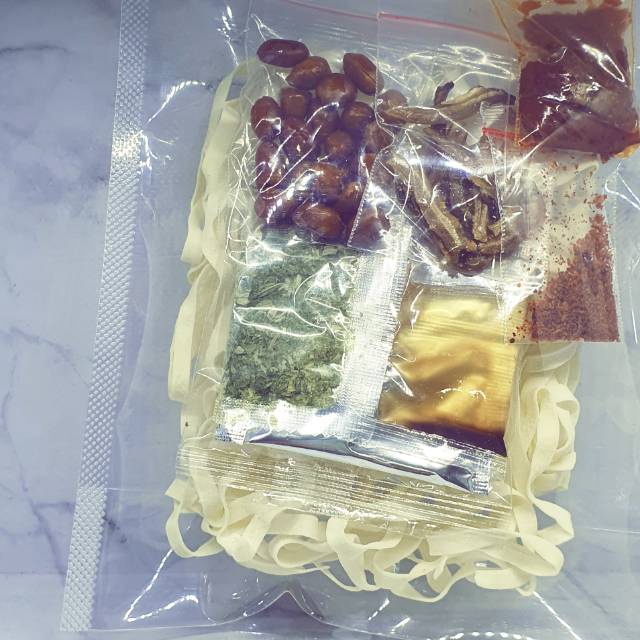 

Kwetiaw TomYum Instant + Kacang Teri