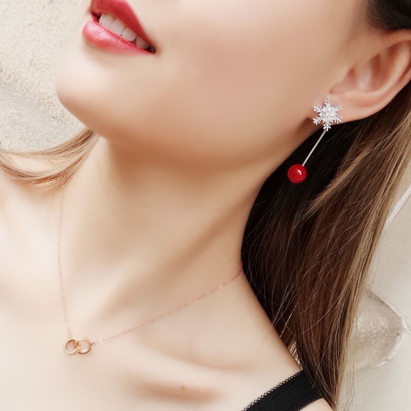 Sederhana Red Pearl asimetris kepingan salju telinga stud Korea elegan merah all-match anting-anting