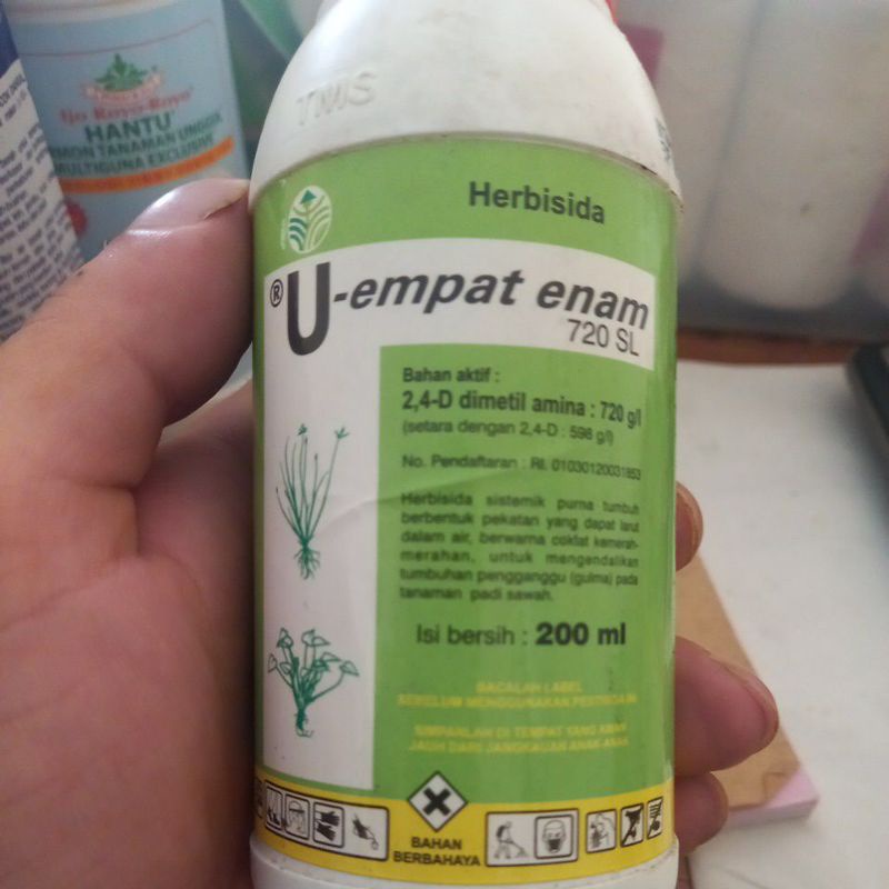 U-EMPAT ENAM (U-46) HERBISIDA PENGENDALI GULMA RERUMPUTAN 200 ml

