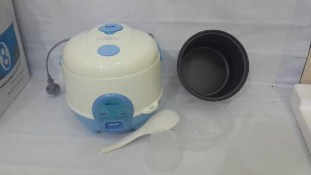 Miyako Magic Com 0,6 Liter MCM 606A  Penanak Nasi Rice Cooker Serbaguna MCM 606 A