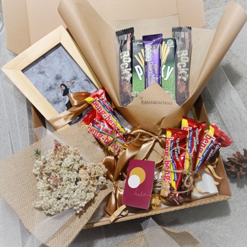 

HAMPERS/GIFT BOX/KADO WEDDING/KADO ULANG TAHUN/KADO WISUDA by Kanamontana