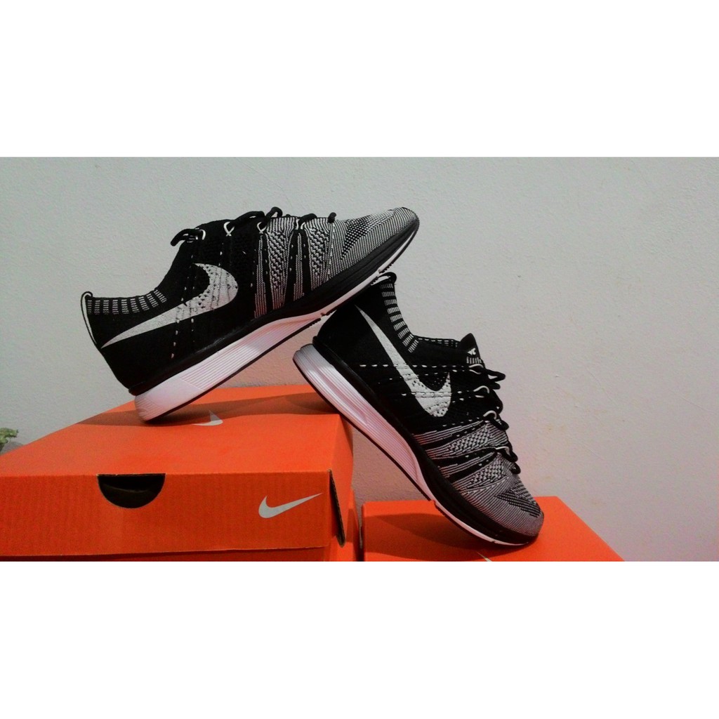 nike flyknit trainer oreo
