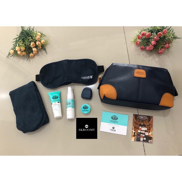 Amenity Kit BRIC'S clutch by Qatar Airways colour navy