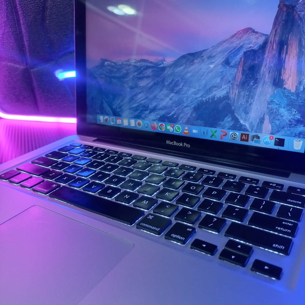 Laptop Macbook Pro 2012 Intel Core i5 Cpu 2,5ghz  mulus like new