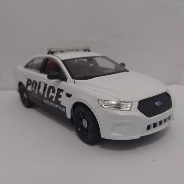 Diecast Ford Police Interceptor Welly 1:24 miniatur mobil polisi murah