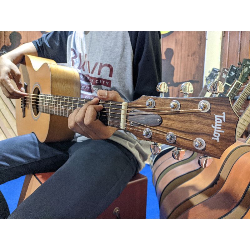 Gitar akustik Taylor GS mini