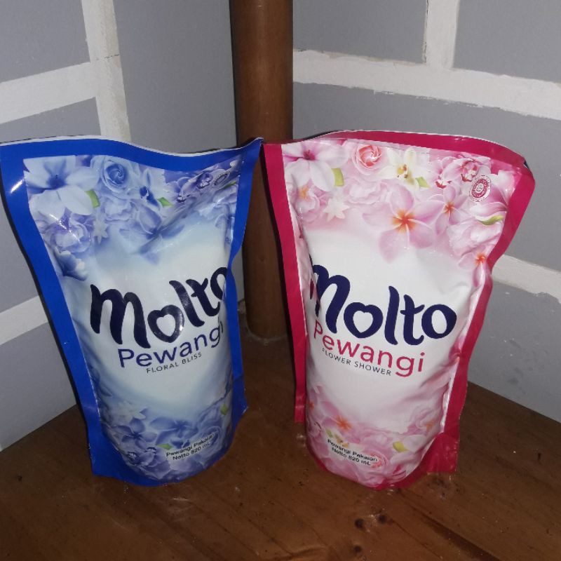 Molto pewangi 820 ml