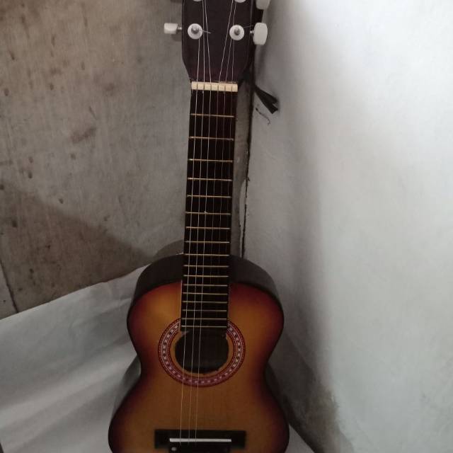 Gitar kecil senar 6