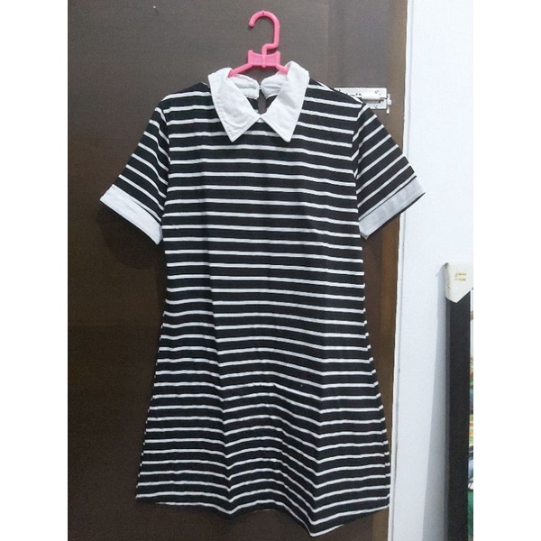 midi dress brand motif salur hitam putih kekinian