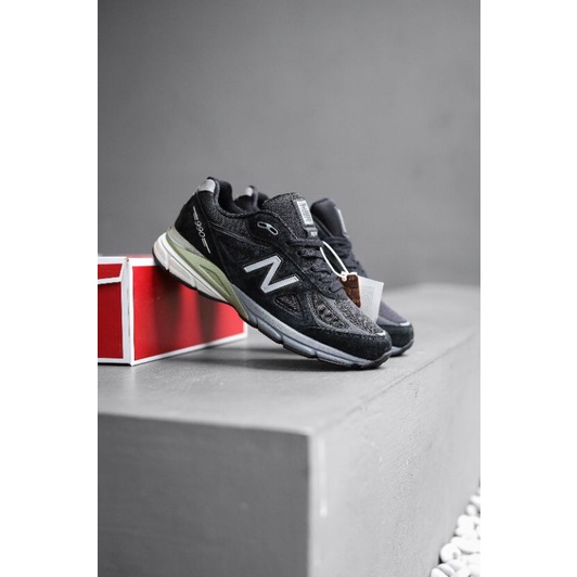 New Balance 990 V4 Triple Black