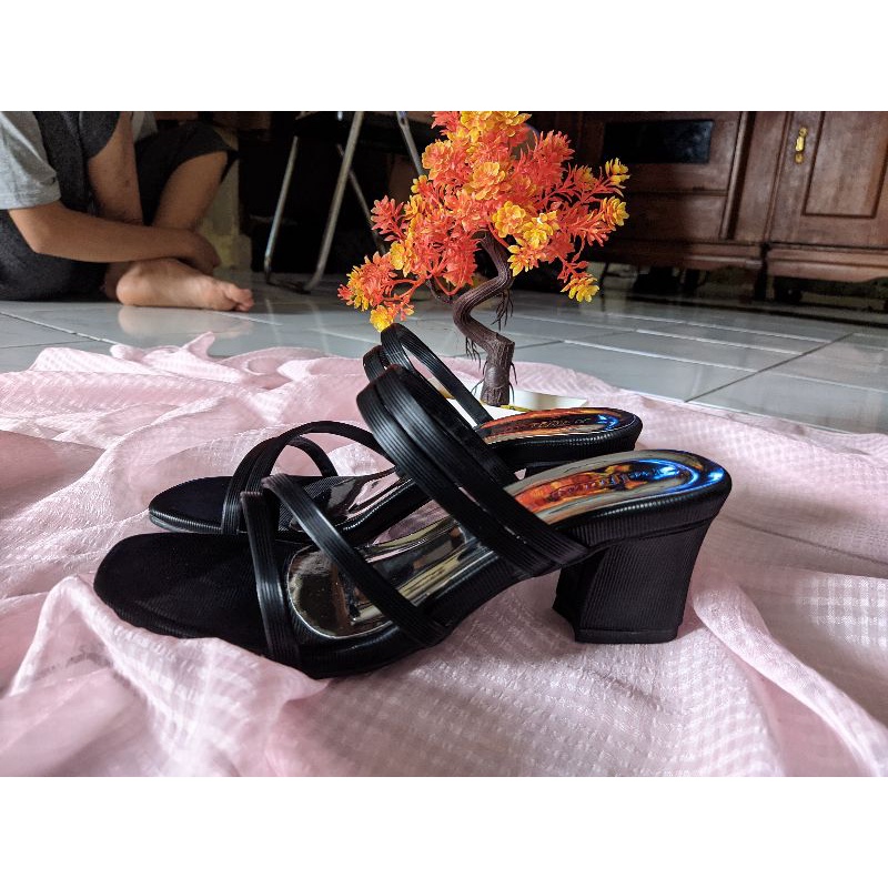 GNS Sepatu Wanita High Heels Hak tahu - Hitam