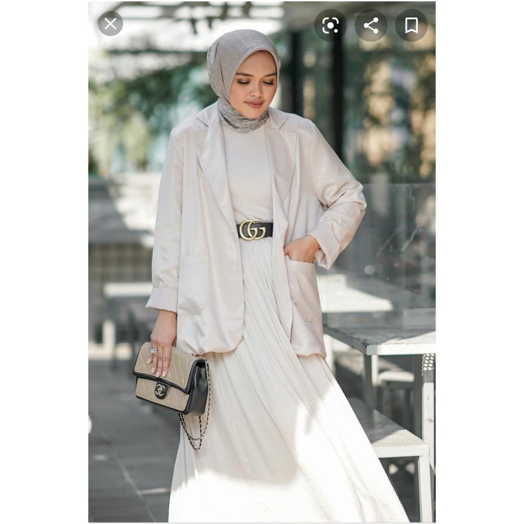 Benang Jarum x Buttonscarves White Satin Blazer