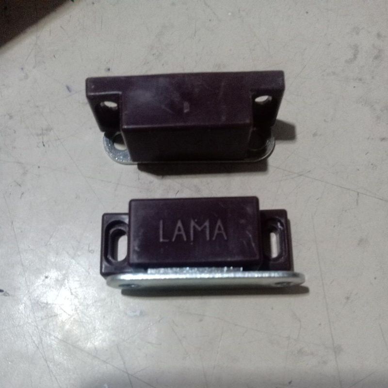 MAGNET PINTU LEMARI MAGNET PINTU KAYU
