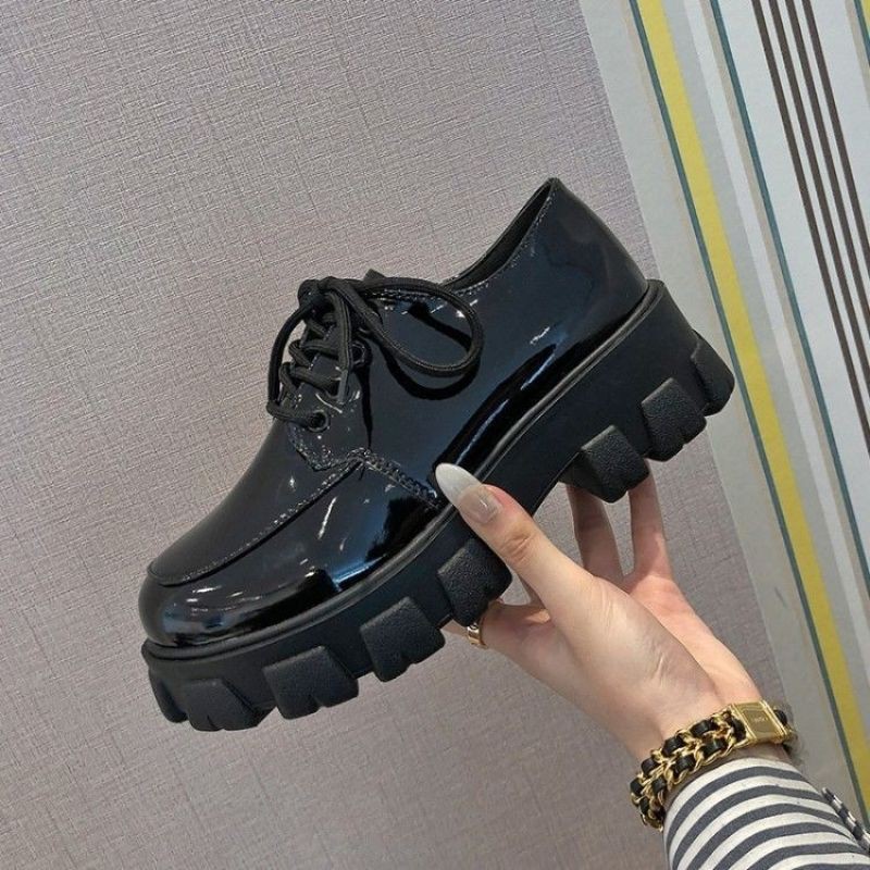 sepatu docmart dengan hak tinggi ala korea import terbaru
